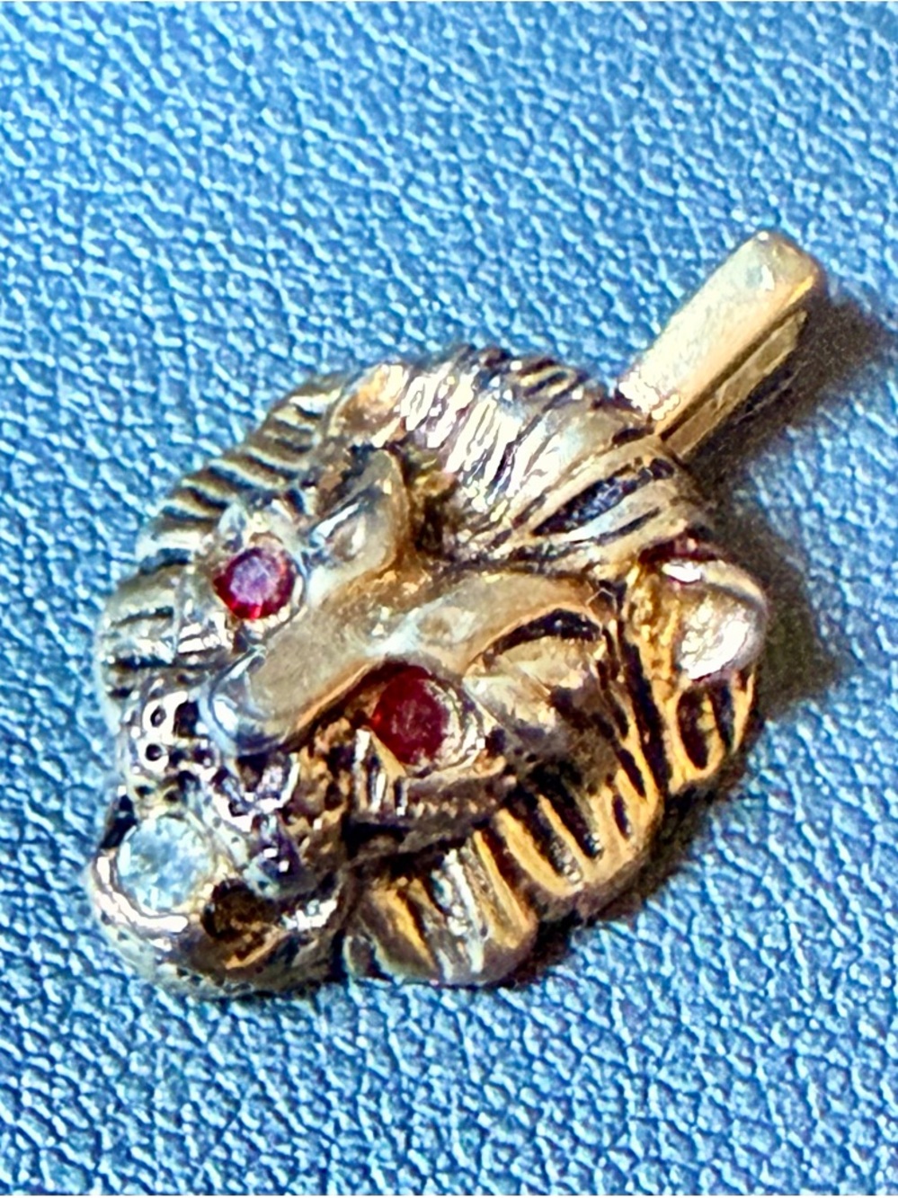 vtg Gold Rhinestone Lion Pendant